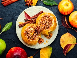 Печени ябълки с гранола, ядки, мед, карамел и канела - снимка на рецептата Печени ябълки с гранола, ядки, мед, карамел и канела - снимка на рецептата